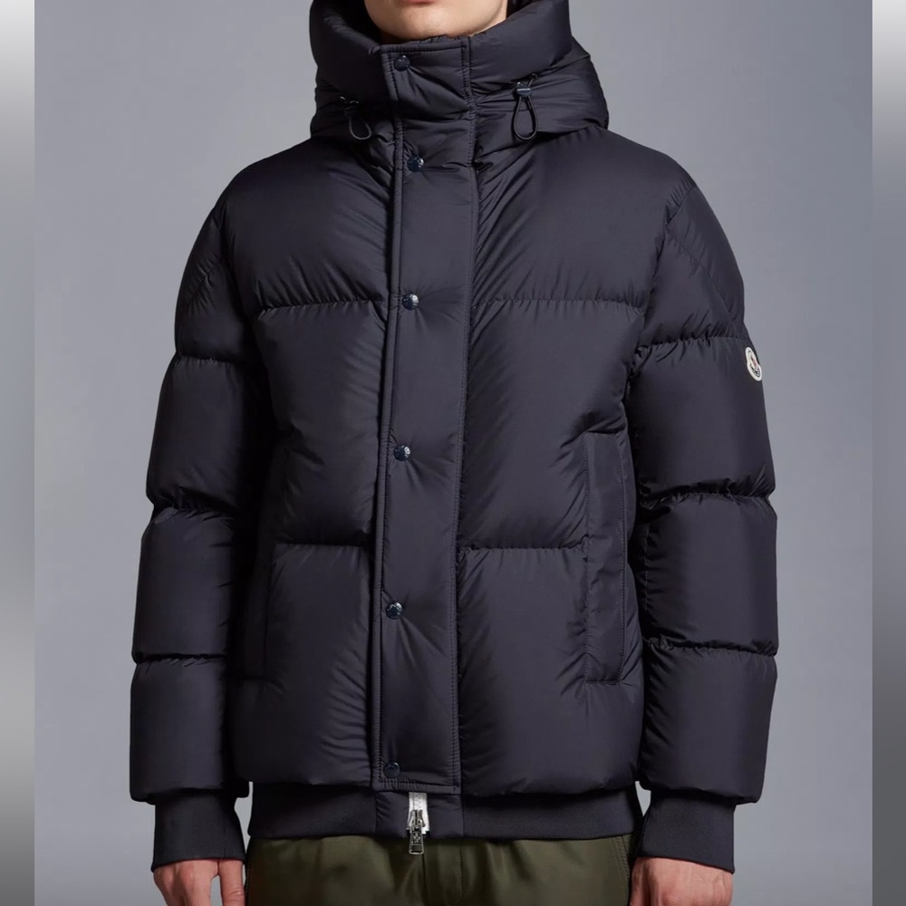 Men’s Moncler RISLER SHORT DOWN JACKET size 5 like new!